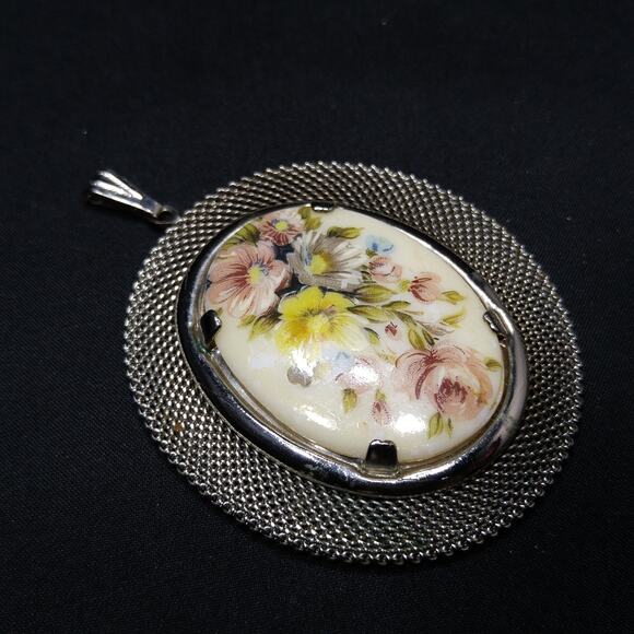 Vintage Floral Porcelain Mesh Frame Pendant, Silver tone, 1960s, 2 3/4 Inches - Picture 5 of 10